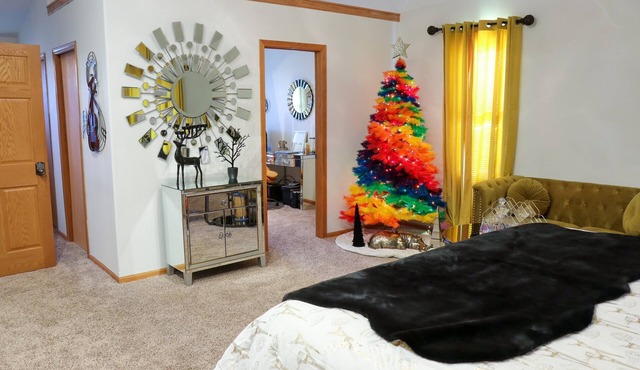 Tranquil 4-bedroom house in Glen Ellyn.Your ideal home away from home!