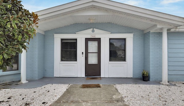 Tranquil 4-bedroom house near beaches