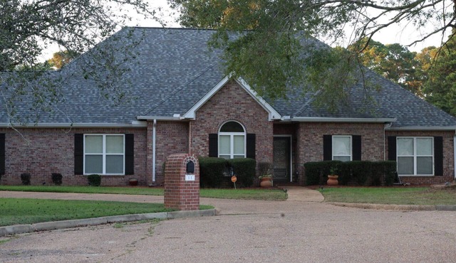 Tranquil 4-bedroom house in Byram