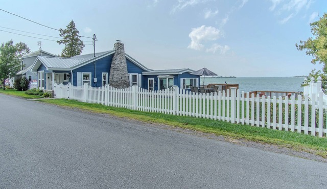 Tranquil 4 Bedroom Lake House on Guffin Bay