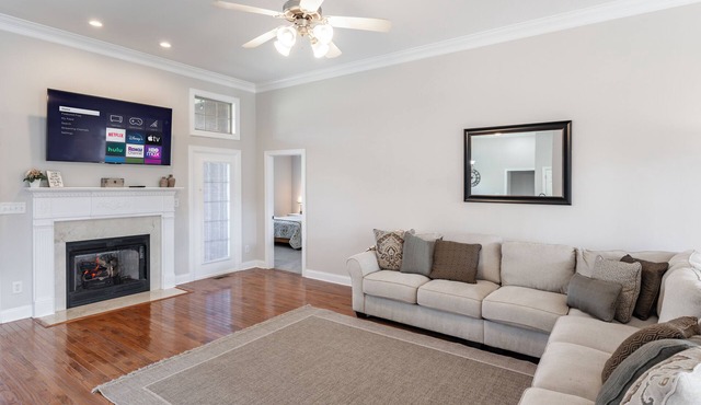 Tranquil 4-bedroom spacious home in charming Huntsville