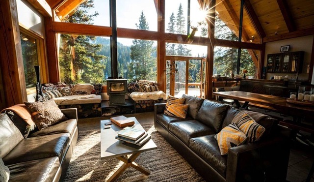Tranquil 4-bedroom lodge in Front Royal with AC, WiFi