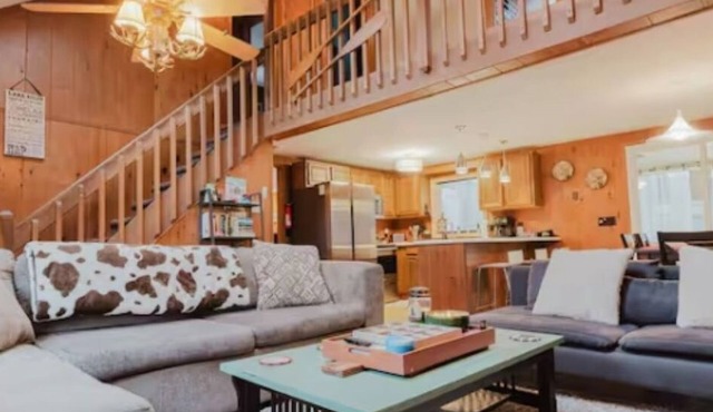 Tranquil 4-bedroom cabin, fireplace, firepit, games, private community n