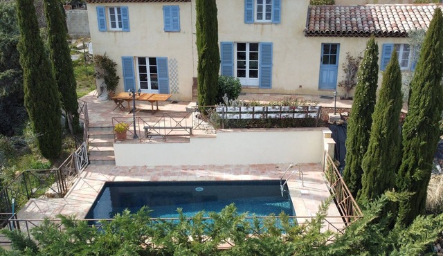 Tranquil 4-bedroom villa in Bargemon with aircon