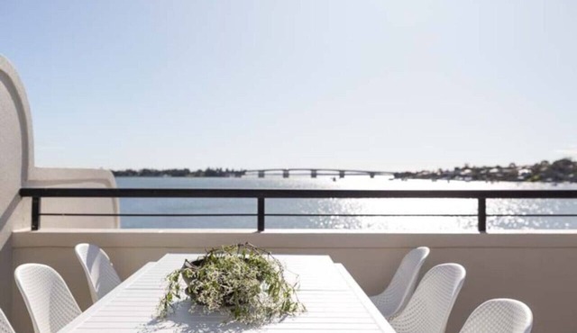 Tranquil 4-bedroom water view apartment