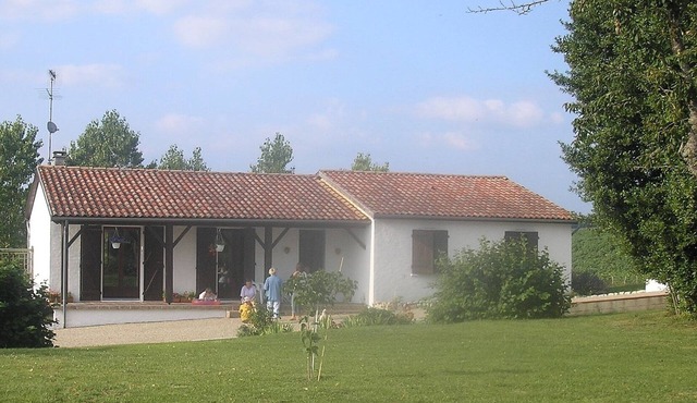Tranquil 4 Bedroom Holiday Villa With Above Ground Pool Near Duras