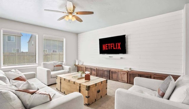 Tranquil 4BR Oasis & BBQ Haven with office area