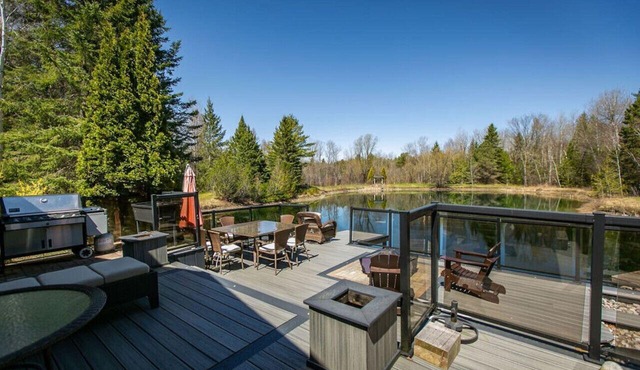 Tranquil 4BR Pondside Retreat: Hot Tub, BBQ, Gym.
