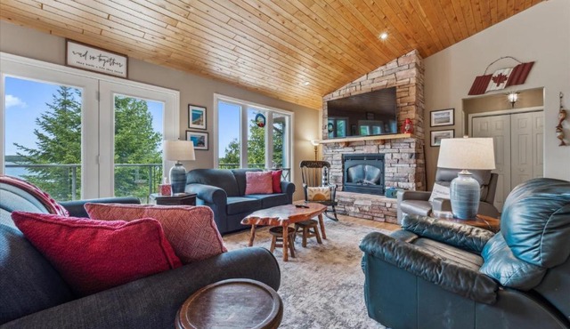 Tranquil 4BR Waterfront Island Retreat