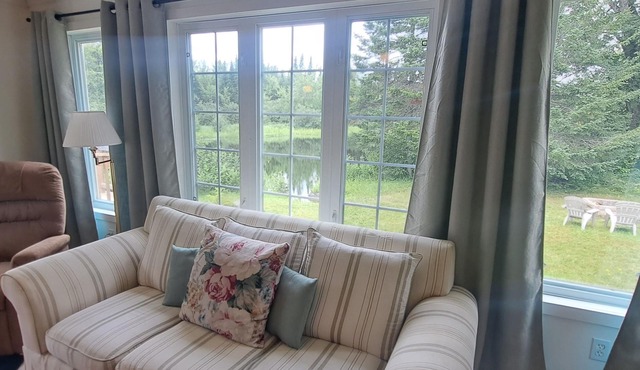 Tranquil, airy cottage just steps from the river with miles of boating fun!