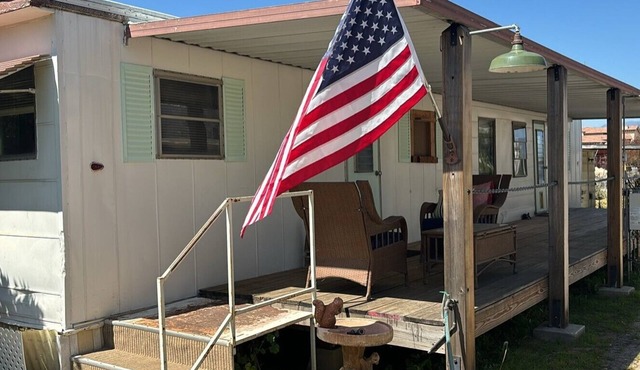 Tranquil and charming mobile home, single wide, newly remodeled - Coastal Decor