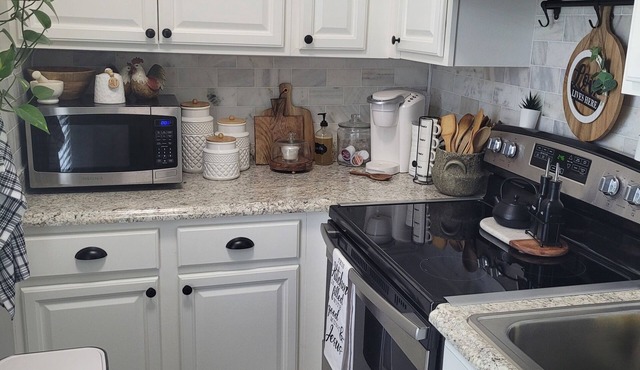 Tranquil and Cozy villa in the serene community of Lakeshore!