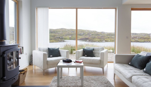 Tranquil and luxury loch-side retreat. Exceptionally well-appointed island home