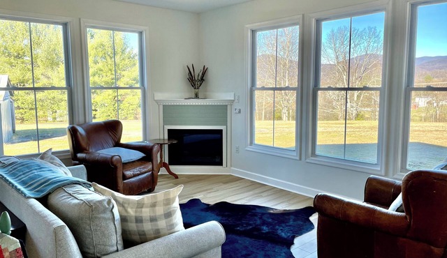 Tranquil and peaceful cottage with mountain views!