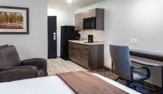 Tranquil and Relaxing Stay at 4 - Room w/Kitchen Close to Local Attraction