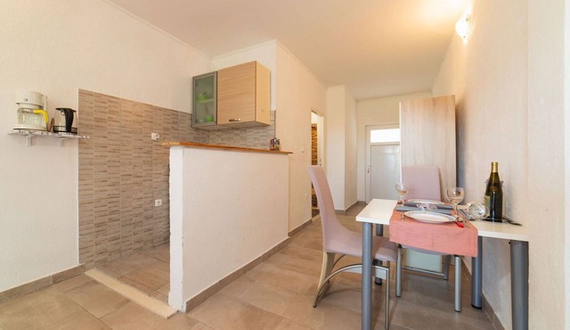 Tranquil and Stylish Apartment Kastel Novi - Studio Apartment with Garden