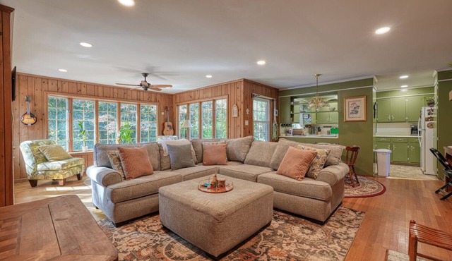 Tranquil and Stylish 4BR House Surrounded by Nature in Spartanburg