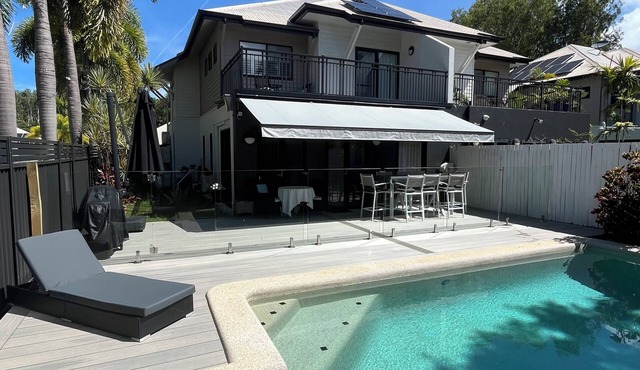 Tranquil Bali-Style 4 br lux beachside townhouse with own pool