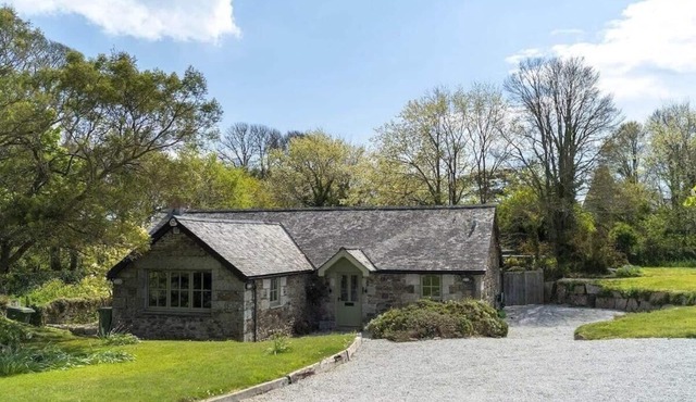 Tranquil Barn Conversion in Helford Passage, Nr Falmouth