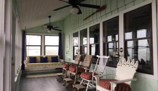 Tranquil Bayfront Getaway