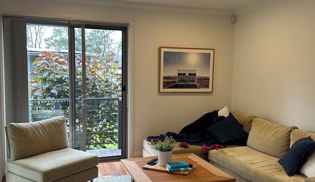 Tranquil Beach Cottage with some view over the gorgeous Pittwater