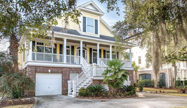 Tranquil Beach House Conveniently Located Near the Ocean Beach Retreat