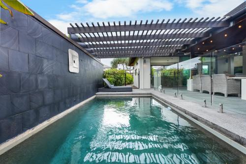 Tranquil Beachside Retreat - Enquire for Pet & Long Stay - 3 Bedroom Home