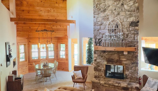 Tranquil, Boho Cabin Retreat overlooking Lake