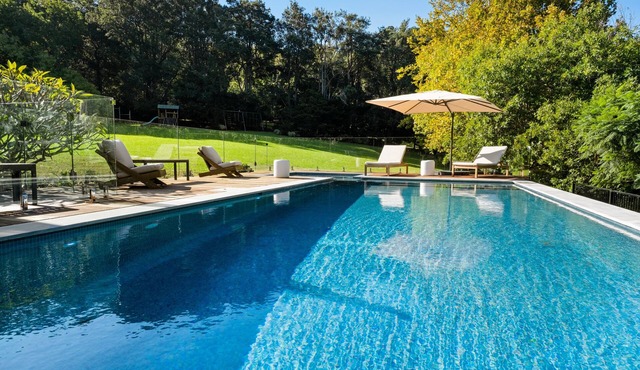 Tranquil bushland 2 minutes to beach