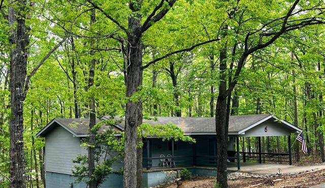 Tranquil Cabin like home in Hot Springs Village.