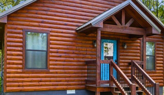 Tranquil Cabin Getaway w/Grill, Fire Pit & Hot Tub
