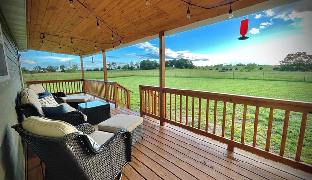 Tranquil Cabin on 71/acre cattle farm—near Cloud 9 ranch and Ozark rivers!