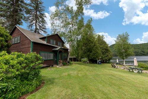 Tranquil Cabin on a Lake with Private Porch near Lebanon, New Hampshire