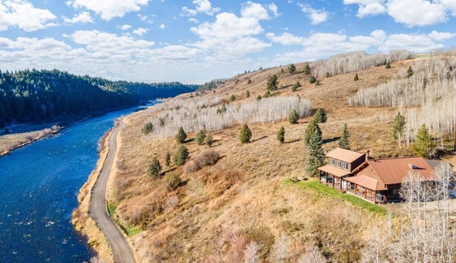 Tranquil cabin on Warm River, AshtonnBoat ramp access-fly fishing haven.