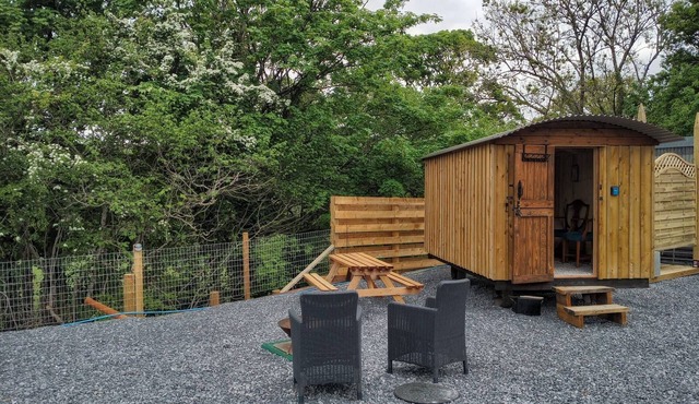 Tranquil Cabin Retreat in Llandovery