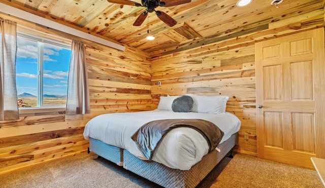 Tranquil Cabin Retreat in the Heart of Kremmling!