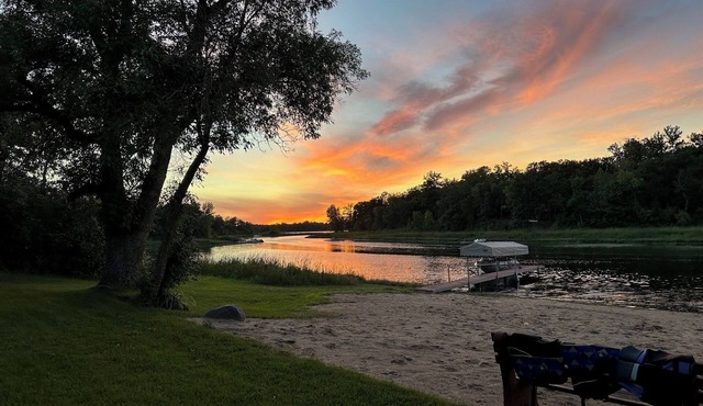 Tranquil cabin with AC on charming Lake Sarah.