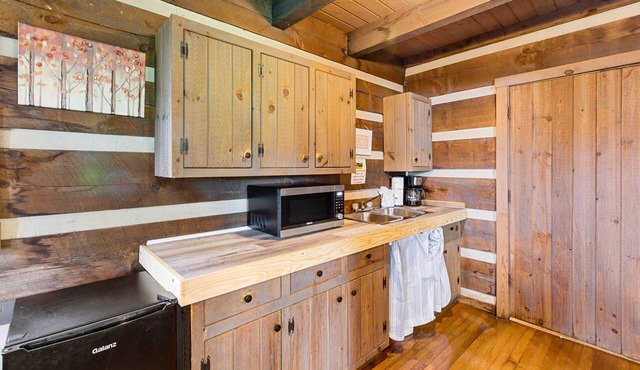 Tranquil Cabin with Jacuzzi, Porch Swing, and Mountain Views! Cabin 3