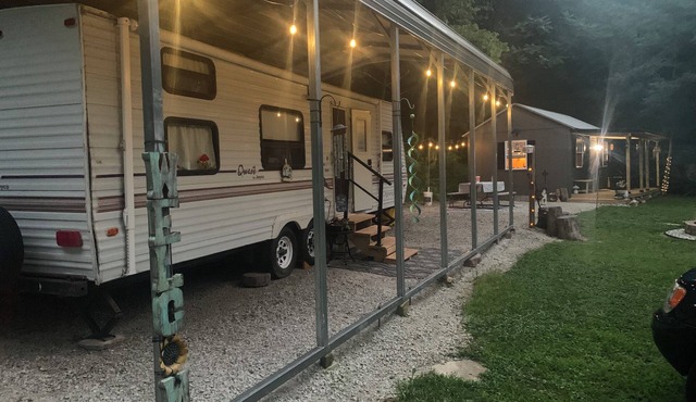 Tranquil campsite with AC in the woods of Danville