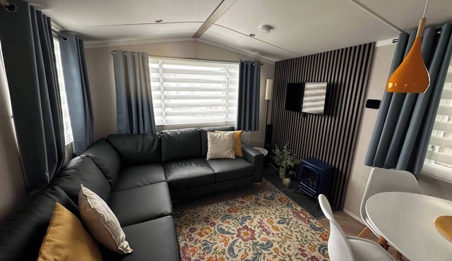 Tranquil Caravan Retreat by the Seaside, PortSeton