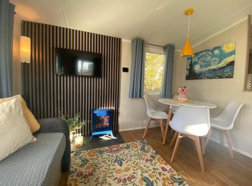 Tranquil Caravan Retreat by the Seaside PortSeton