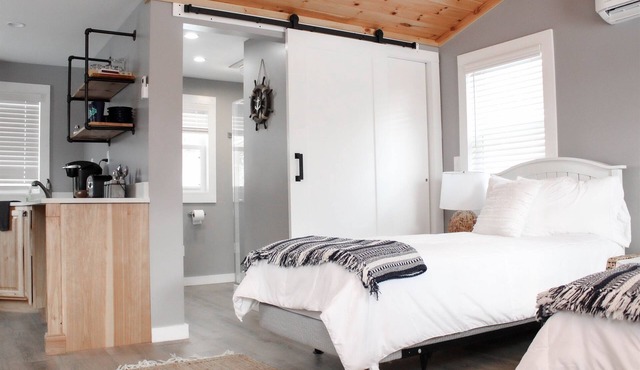 Tranquil Cat Fish Cottage Getaway Point Breeze, NY