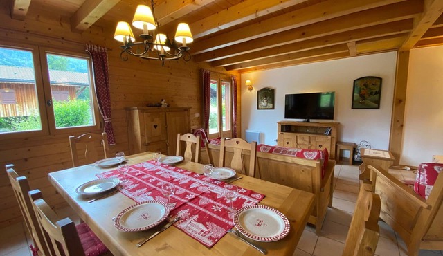 Tranquil Chalet - 3BR, Terrace, Near Village, Pet-Friendly, Free Shuttle