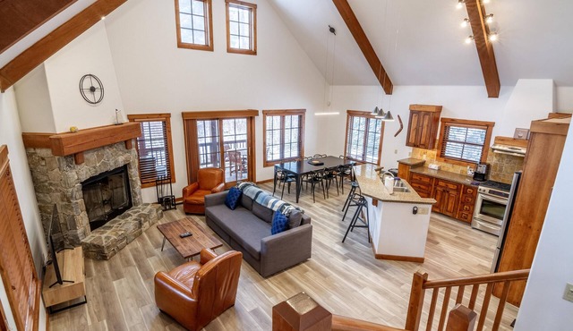 Tranquil Chalet |wrap-around deck|Pet Friendly