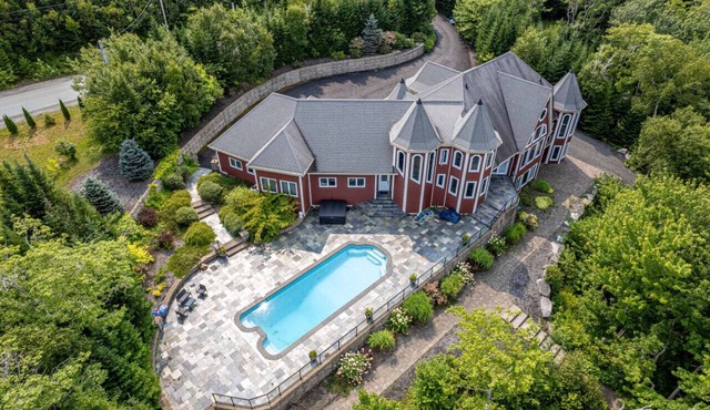 Tranquil Chateau on Moody Lake