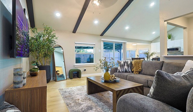 Tranquil Chic 3BR Getaway Sauna/Gym/HotTub/Game Room