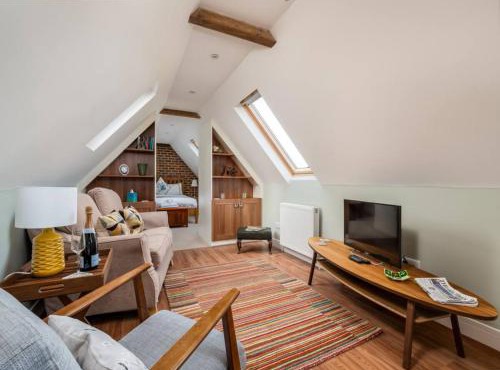 Tranquil Chilterns Farm Hideaway - Pass the Keys