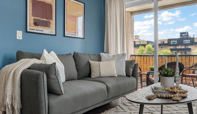 Tranquil Coastal Colour Inspired 2Bdrm w Parking