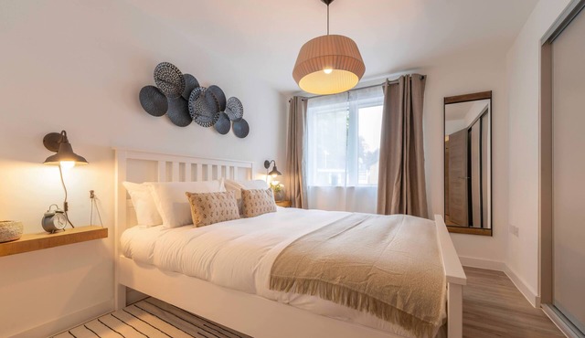 Tranquil Cotswolds Retreat: Stylish 1-Bed