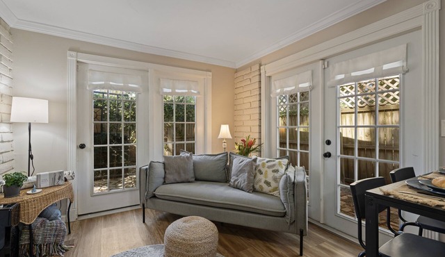 Tranquil Cottage close walk to SMH, 5 miles from Siesta Key